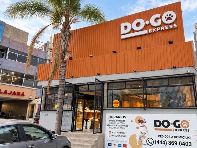 Fachada de DOGO Express Bandera en Dr. Manuel Nava, San Luis Potosí
