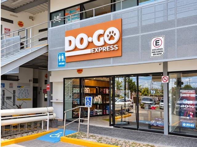 Fachada de DOGO Express Villa de Pozos en Blvd. Pozos, San Luis Potosí